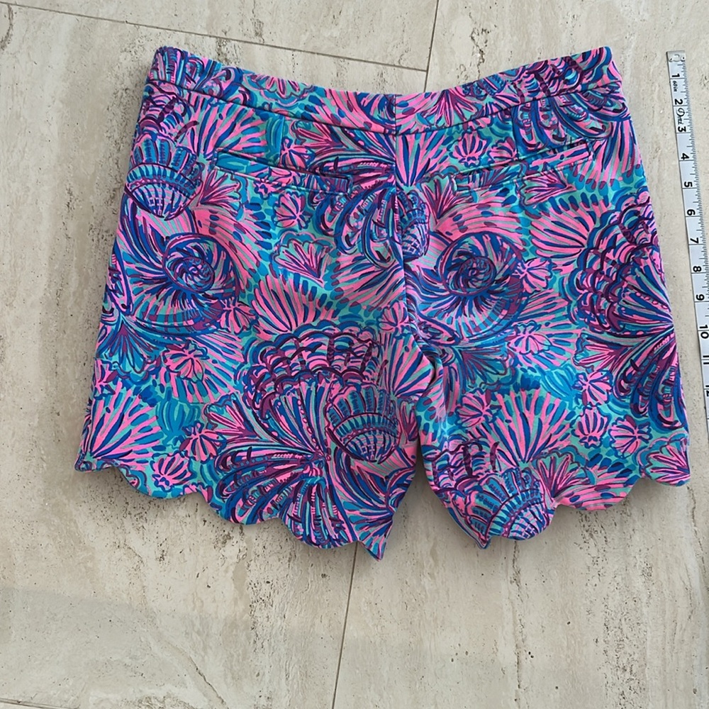 Lilly Pulitzer stretch shorts - Picture 4 of 8